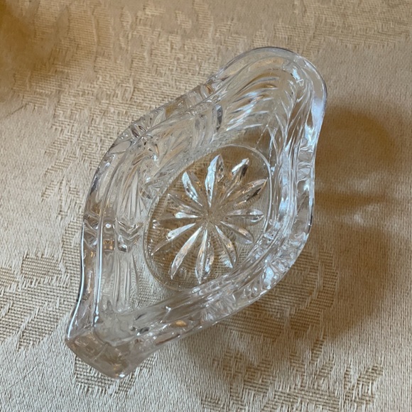 Vintage clear cut pressed glass swan trinket box - Picture 6 of 10